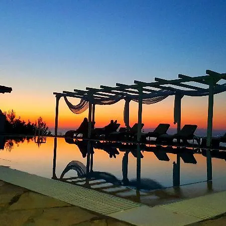 Bungalow White And Suits 5*