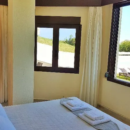 Bungalow White And Suits 5*