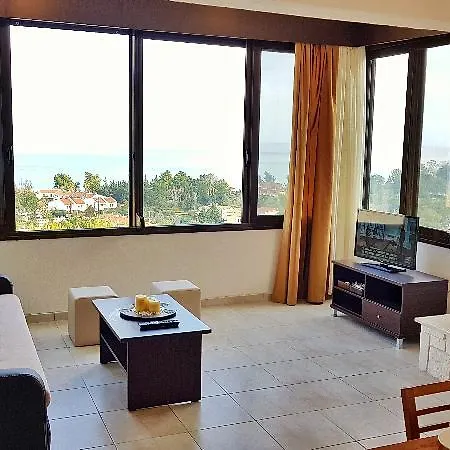 Bungalow White And Suits 5*
