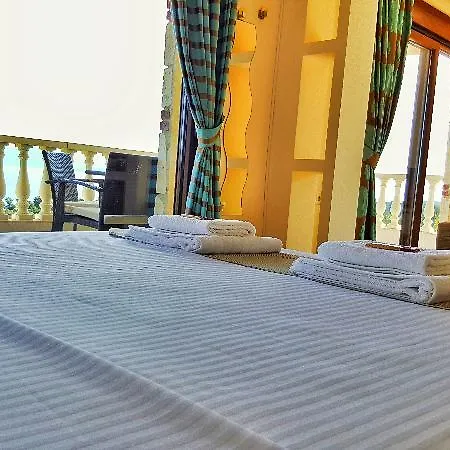 Bungalow White And Suits 5*