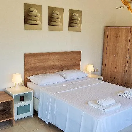 Bungalow White And Suits 5*