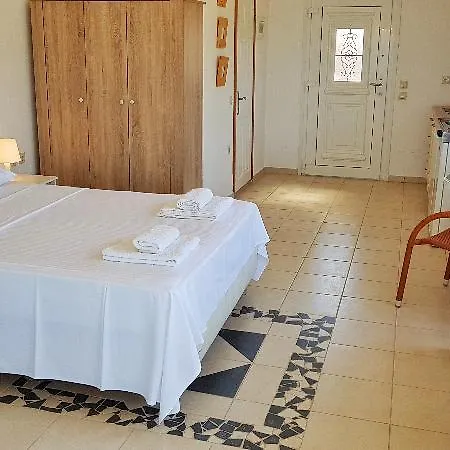 Bungalow White And Suits Hotel
